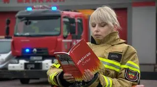 Została pierwszą strażacką poetką. "Musiałam gdzieś te emocje wylać" 