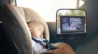 Fotelik samochodowy zaczął się palić podczas jazdy. Młoda mama ostrzega rodziców