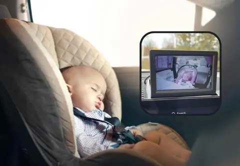 Fotelik samochodowy zaczął się palić podczas jazdy. Młoda mama ostrzega rodziców