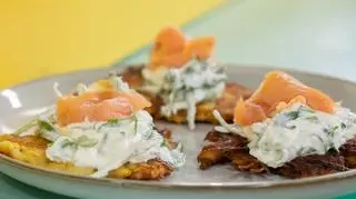 Placki ziemniaczane z łososiem