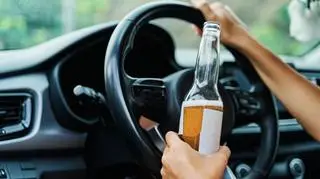Prowadziła samochód, pijąc alkohol. "Badanie wykazało blisko trzy promile"