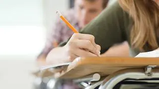 Polska szkoła rezygnuje z ocen dla uczniów. Wycofają także prace domowe?