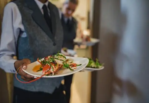 Kolacja w hotelu za 26 tysięcy złotych? Para padła ofiarą oszustwa