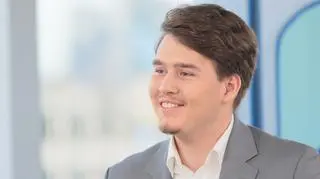Chce ładować telefony koszulką. Rewolucyjny pomysł 18-letniego wynalazcy