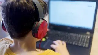 Hakerzy przejęli kontrolę nad komputerem 13-latka. Szantażowali go i pisali do szkoły 