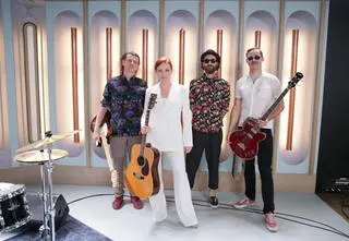 Ewelina Flinta wraca na scenę po prawie 20 latach. O czym dzisiaj śpiewa wokalistka?
