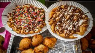 Amerykańskie pączki funnel cakes