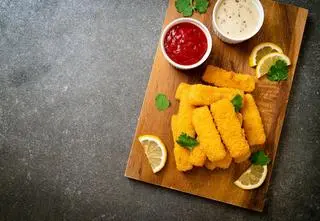 Domowe paluszki rybne z płatkami owsianymi - przepis Sebastiana Olmy