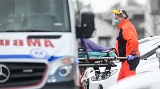 Rodzina przetransportowana do szpitala, nie żyje 4,5-latek. "Niewykluczone, że doszło do zatrucia pokarmowego"
