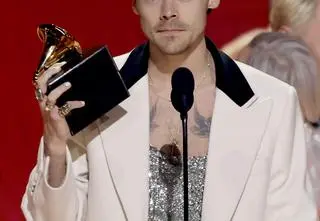 Harry Styles zaskoczył nową fryzurą. Fanka: "Tęsknie bardzo za twoimi lokami"
