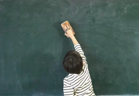 Absurdalne zasady w szkołach. Uczniowie mają sprawdzany kolor bielizny