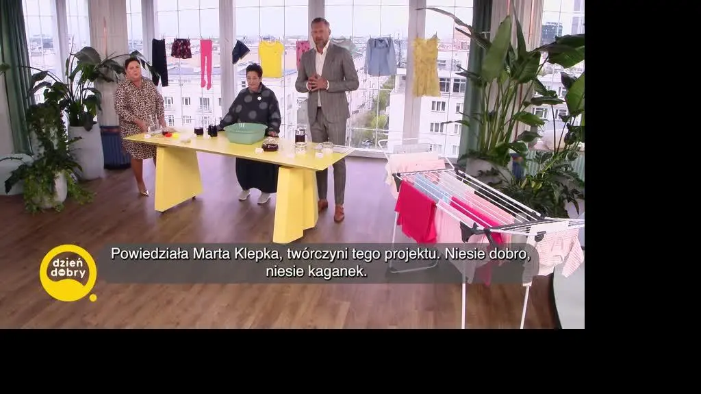 Kolorowe puściło farbę (napisy)