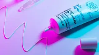 Chcesz zacząć stosować retinol? Sprawdź, jak przeprowadzić kurację krok po kroku