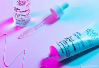 Chcesz zacząć stosować retinol? Sprawdź, jak przeprowadzić kurację krok po kroku