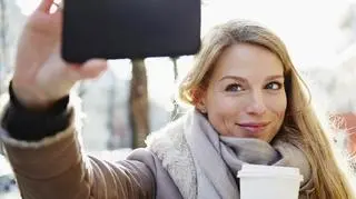 Obsesyjne robienie selfie może być oznaką choroby? Naukowcy wyróżnili trzy etapy uzależnienia