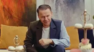 Śpiewający fryzjer wydał singiel. Barbara Kurdej-Szatan: "Ma w salonie pianino"