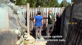 Mężczyzna zagrodził rodzinie z dziećmi dojazd. "Tylko dzięki uprzejmości innych sąsiadów możemy wyjść z domu"