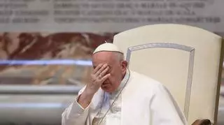 Papież Franciszek będzie operowany. Ponownie przewieziono go do szpitala