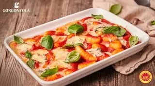 Aromatyczny makaron z włoskim serem. Poznaj przepis na gnocchi au gratin z pomidorami, Gorgonzolą ChNP i bazylią 