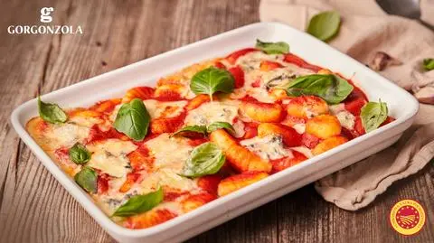 Gnocchi au gratin z pomidorami, Gorgonzolą ChNP i bazylią