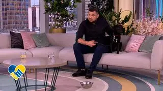 Relacjonuje wojnę w Ukrainie i ratuje bezdomne psy 