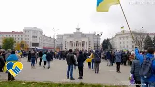 Mieszkanka Chersonia świętuje wyzwolenie miasta