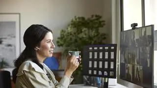 Jakie są podstawowe zasady podczas spotkania online? Trenerka etykiety Aleksandra Pakuła wyjaśnia