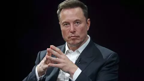 Elon Musk będzie wszczepiał implanty do mózgu 