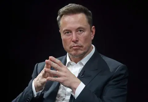 Elon Musk chce wszczepiać implanty do mózgu. Czym jest Neuralink?