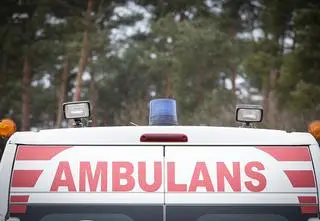Nietrzeźwa 38-latka rzucała cegłami w ambulans. Grozi jej do pięciu lat więzienia 