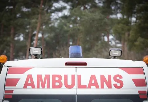Nietrzeźwa 38-latka rzucała cegłami w ambulans. Grozi jej do pięciu lat więzienia 