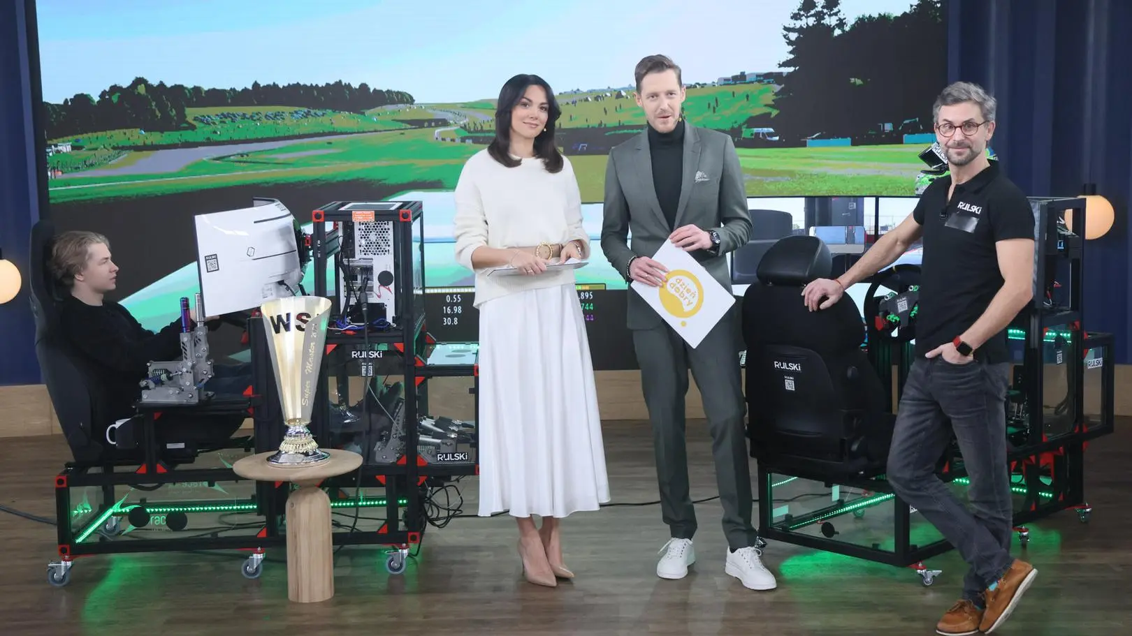Symulator jazdy jak kierowca rajdowy. Jak to działa? - Dzień Dobry TVN