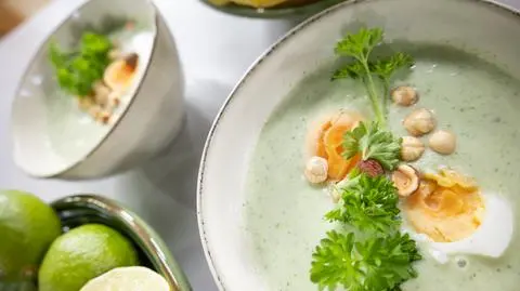 Chłodnik z ogórkiem, fetą i jajkiem