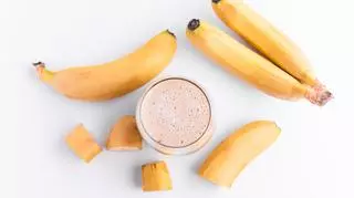 Jak zrobić pyszny shake bananowy z lodami lub mlekiem? Sprawdź nasze przepisy