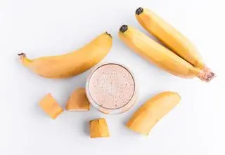 Jak zrobić pyszny shake bananowy z lodami lub mlekiem? Sprawdź nasze przepisy
