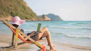 Workation, czyli nowy trend wśród pracowników. Na czym polega?