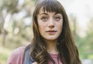 Czekoladowe rzęsy to hit z TikToka. Efekt zachwyca naturalnością