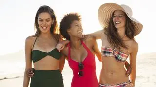 Bikini, monokini czy tankini? Najmodniejsze stroje kąpielowe do 150 złotych
