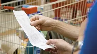 Na co wydajecie pieniądze? Z tego numeru dzwonią w sprawie paragonów