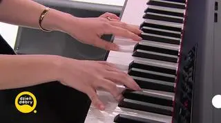 Kathia w piosence “Kamfora”