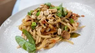 Makaron chow mein z kurczakiem