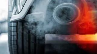 Biały dym z rury wydechowej – o czym może świadczyć?