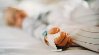 7-miesięczne dziecko trafiło do szpitala w ciężkim stanie
