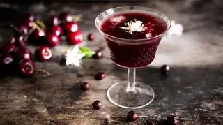 Jak zrobić wino z porzeczek krok po kroku? Przepisy na wino z czarnej i czerwonej porzeczki