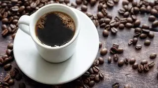 Nie pij kawy przed zrobieniem zakupów. Naukowcy wyjaśniają, dlaczego