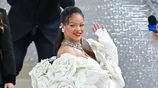 Rihanna zaskoczyła fanów metamorfozą. Po czarnych, kręconych włosach nie ma już śladu 