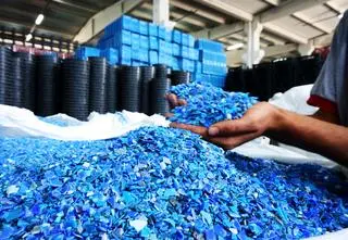 Jak powstaje plastik i jak go odzyskać?
