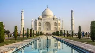 Tadż Mahal – biały klejnot Indii. Sprawdź, co warto o nim wiedzieć.