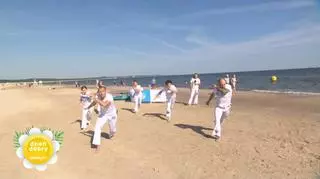 Trenujemy capoeirę na plaży 