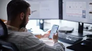 Korzystanie z kilku ekranów naraz szkodzi. "Świadomie odłączajmy się od internetu"